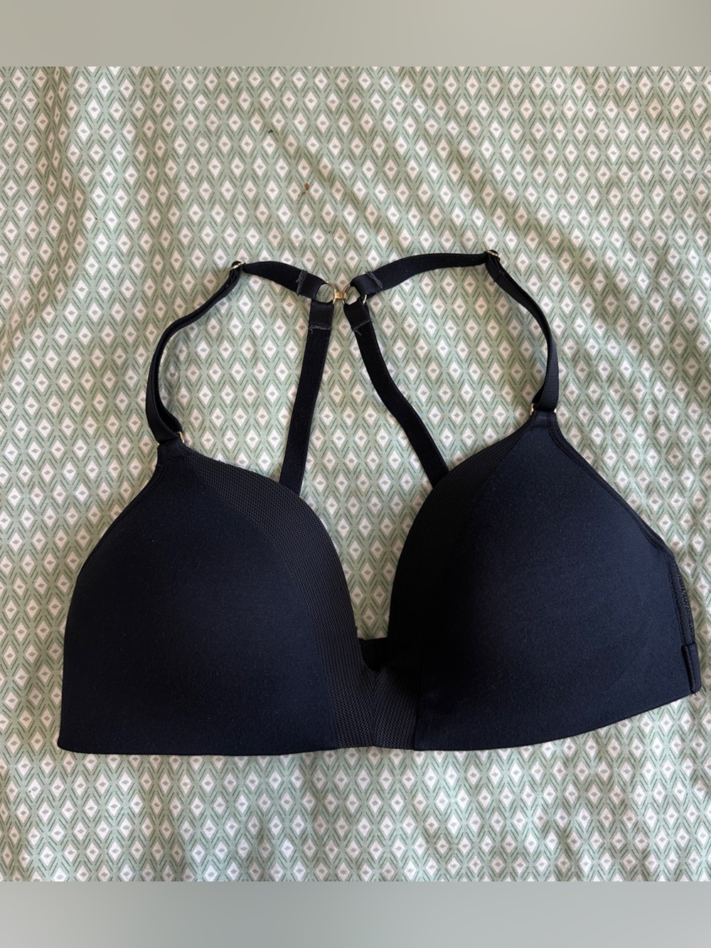LIVELY All Day Plunge Wireless Adjustable Convertible Bra